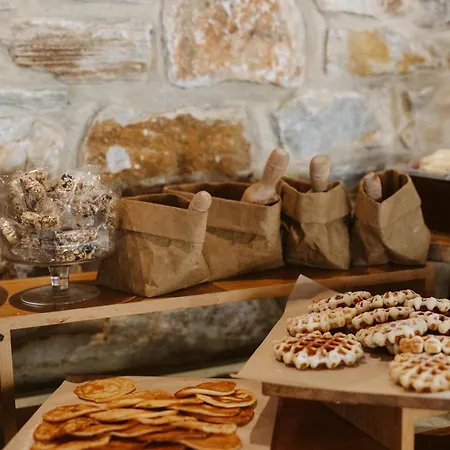 酒店 Nikoleta And 3*