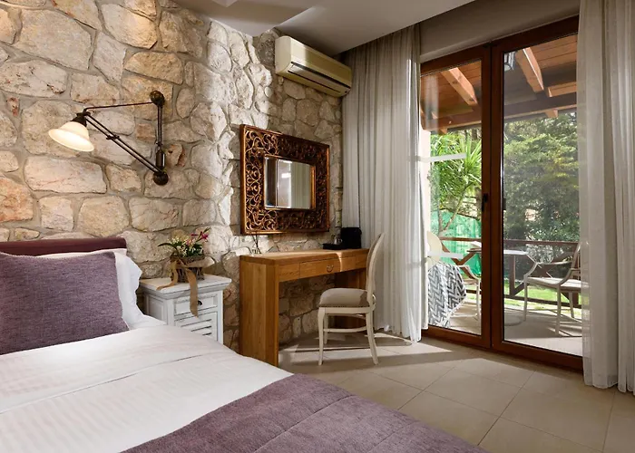 酒店 Nikoleta And 3*