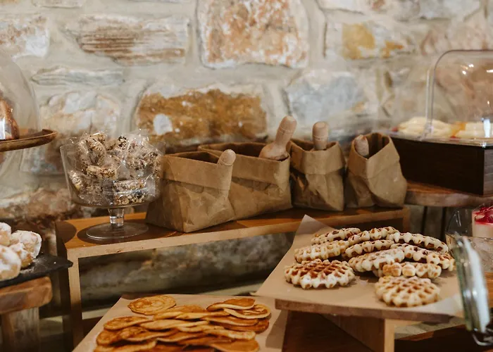 酒店 Nikoleta And 3*